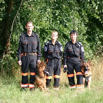 Losonczi József Echo kuytyájával, Losonczi Józsefné Dudás Szilvia, Juhász Mónika
Faith kutyával