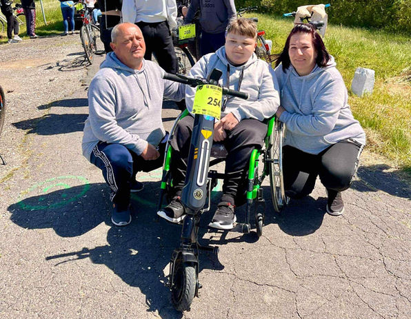 Jótékonysági rendezvény került megrendezésre Tiszakeszin 2025. július 19.-én szombaton az izomsorvadásban szenvedő Ádiért.